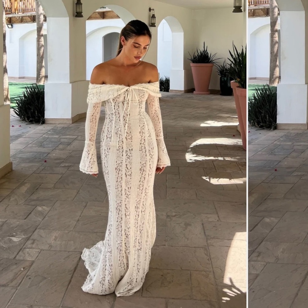Elegant Off-Shoulder white/ivory lace dress